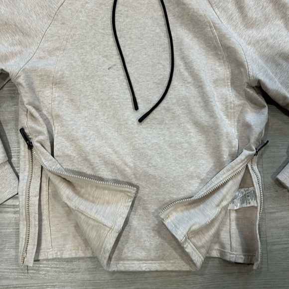 Varley pullover mock neck drawstring sweatshirt with kangaroo pocket - Picture 6 of 11